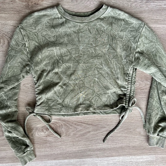 Forever 21 Green Medium Side Tie Cropped Crewneck Sweatshirt - Picture 1 of 5